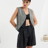Collar-Elle Vest - Black & Gray